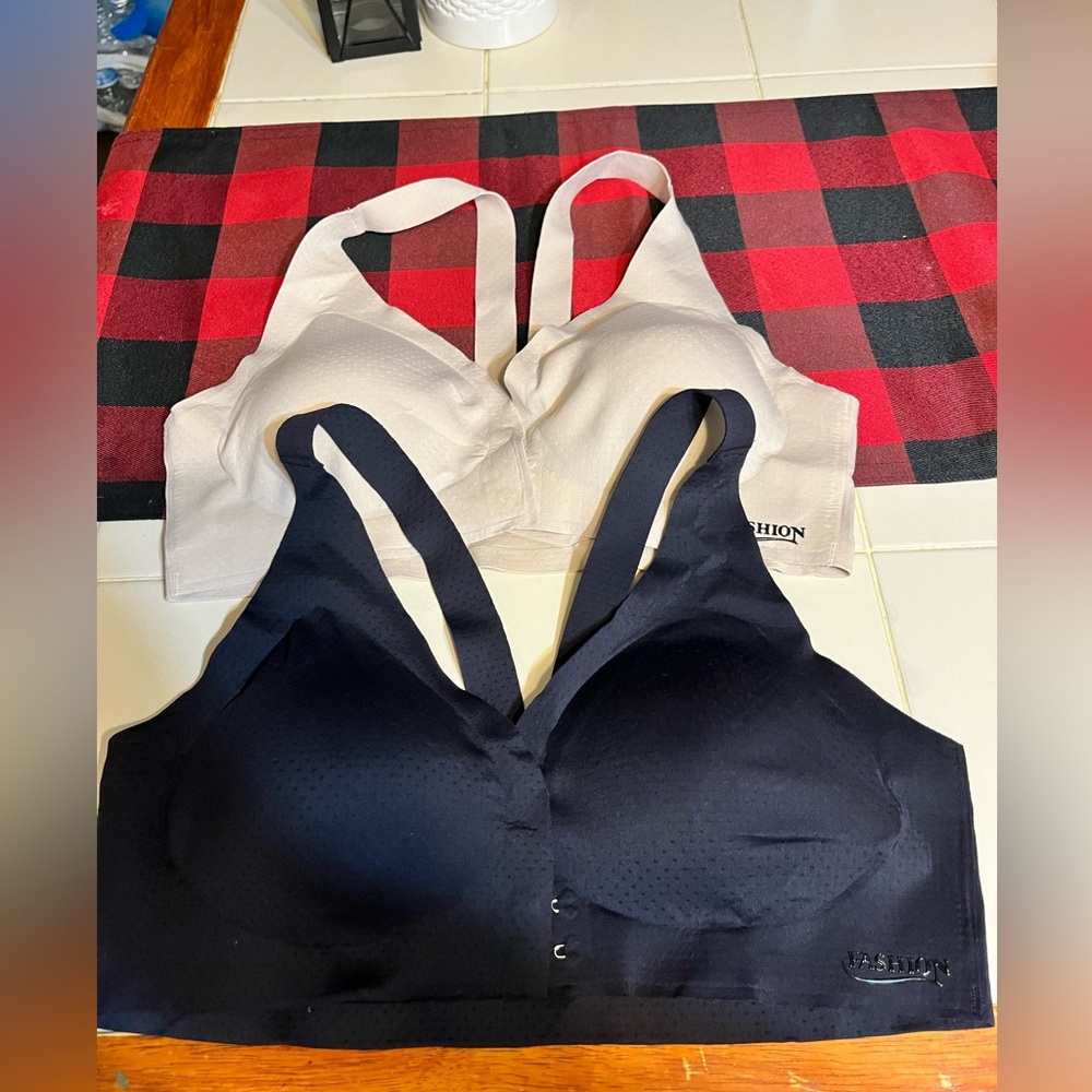 2 Wireless front clasp bras size large